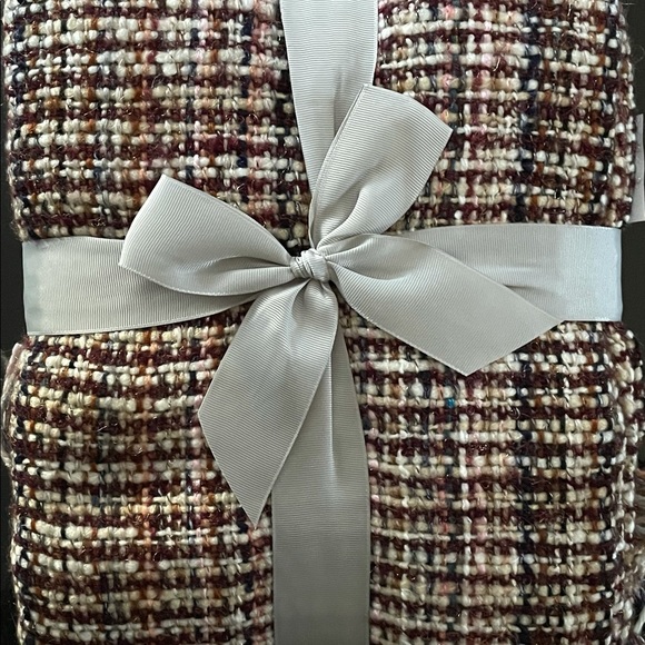 Suite 101 Fashion Throw - Picture 2 of 2